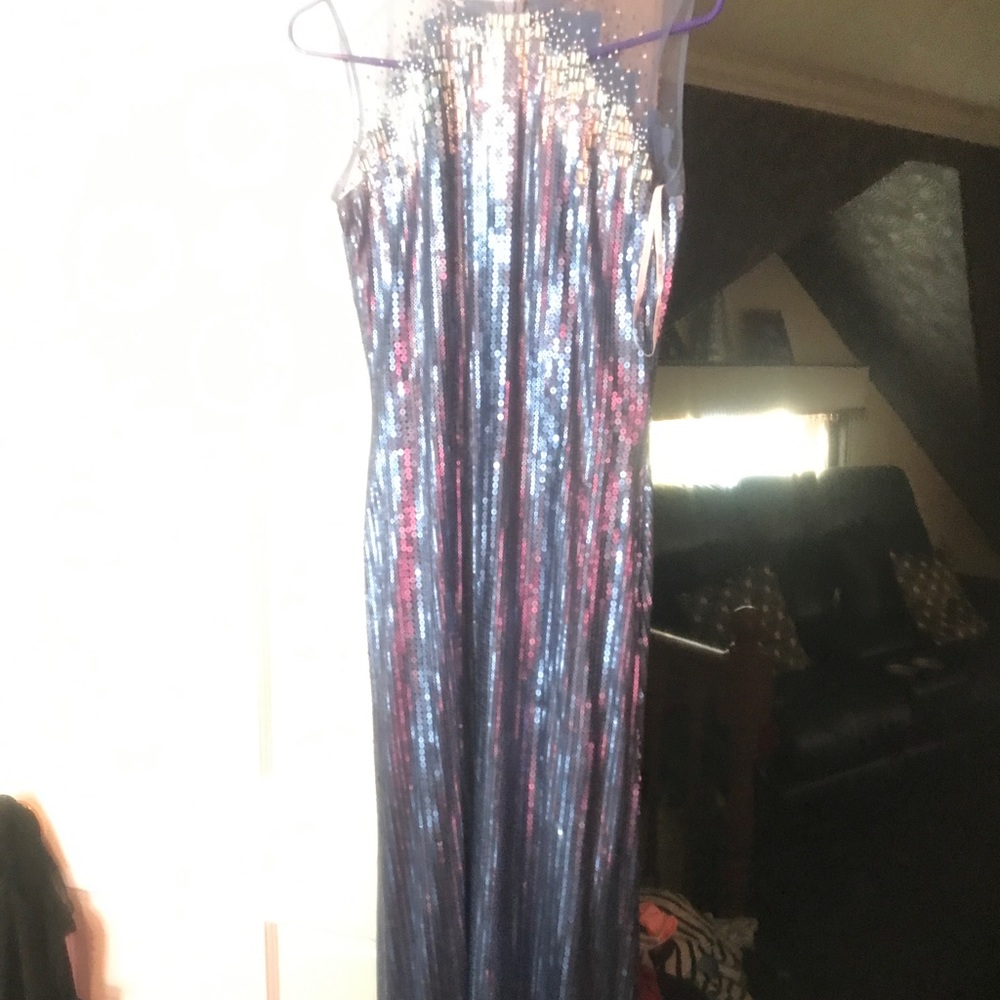 Dress - Picture 1 of 4